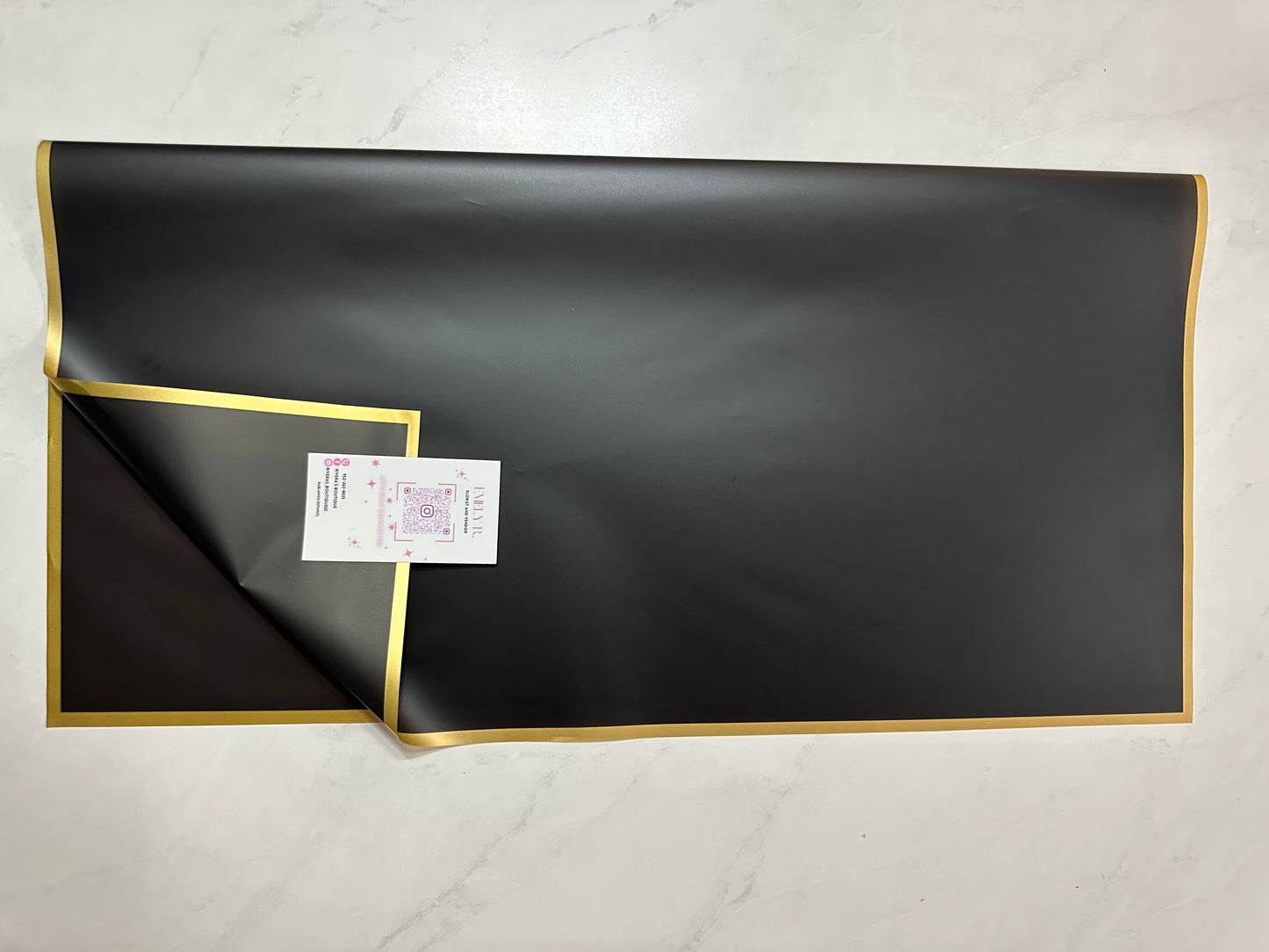 solid w/ gold trim