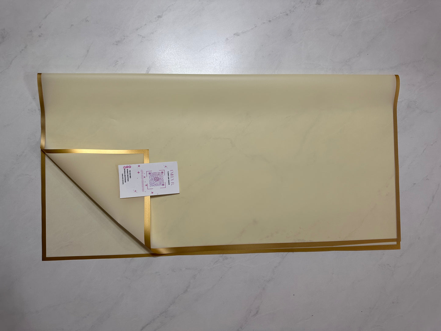 solid w/ gold trim